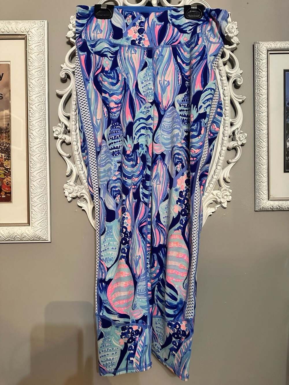 Lilly Pulitzer Luxletic Weekender Leggings Scale Up Shell Blue Pink Size M